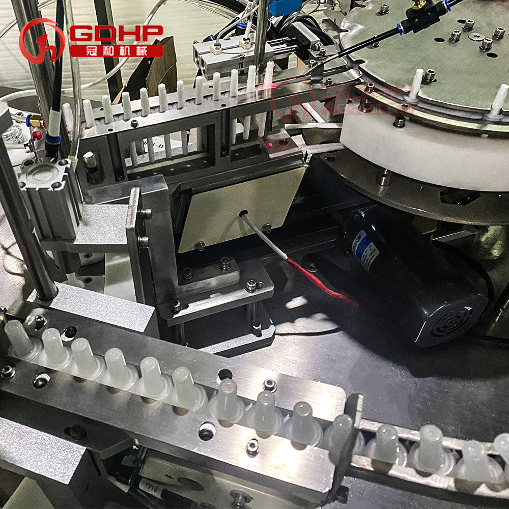 全自動(dòng)灌裝棉芯組裝壓塞一體機(jī)-4