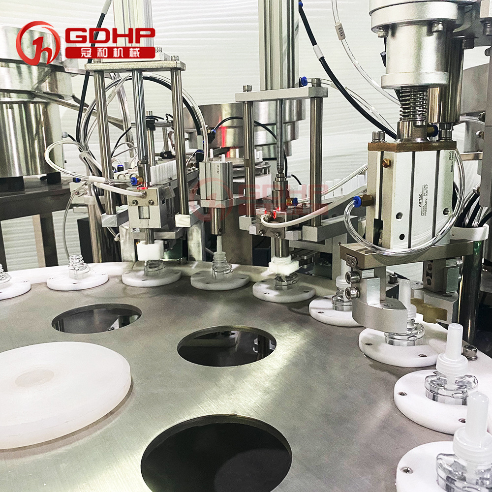 全自動(dòng)灌裝棉芯組裝壓塞一體機(jī)-2